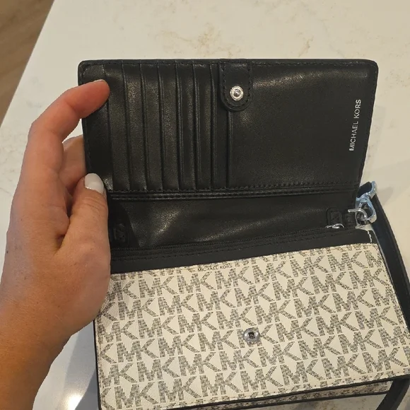 Michael Kors Black and Cream Crossbody Bag - Picture 2 of 4